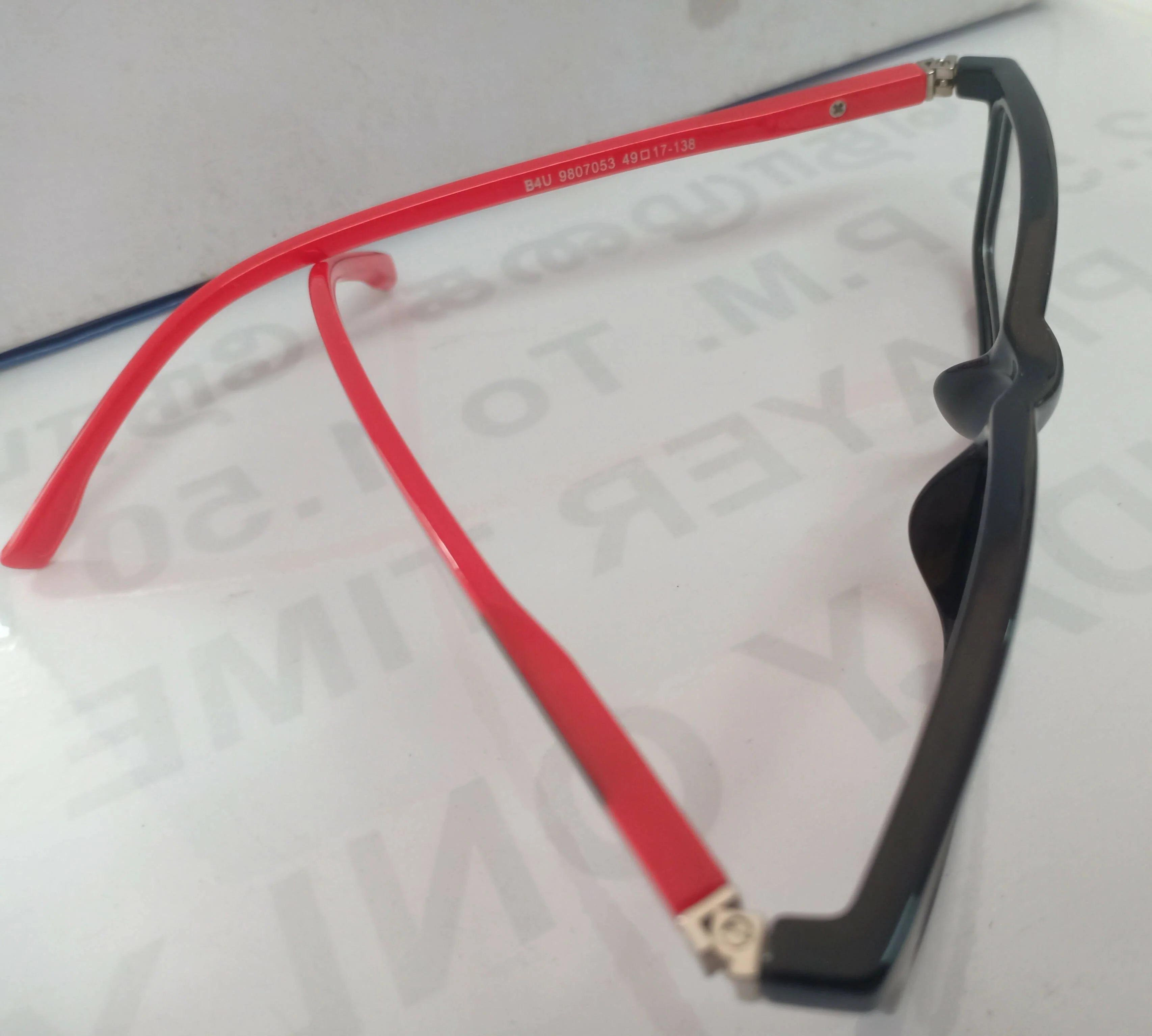 Red and black fiber material frame - Image 3
