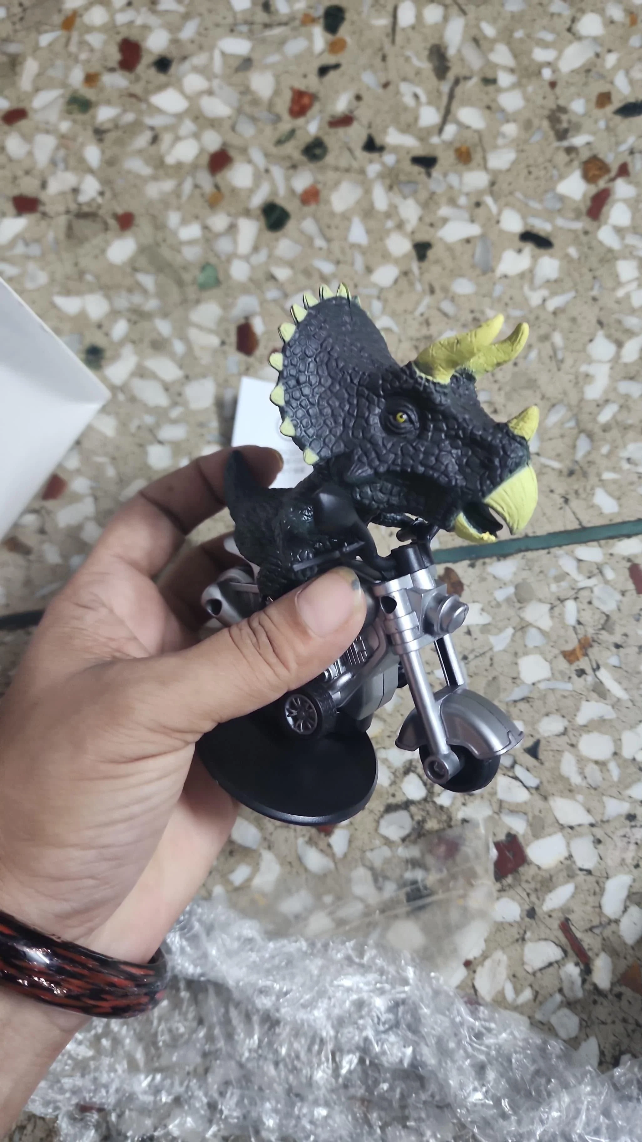 360° Rotating T-Rex on Bike – Funny Dinosaur Bobblehead for Car Dashboard - Image 6