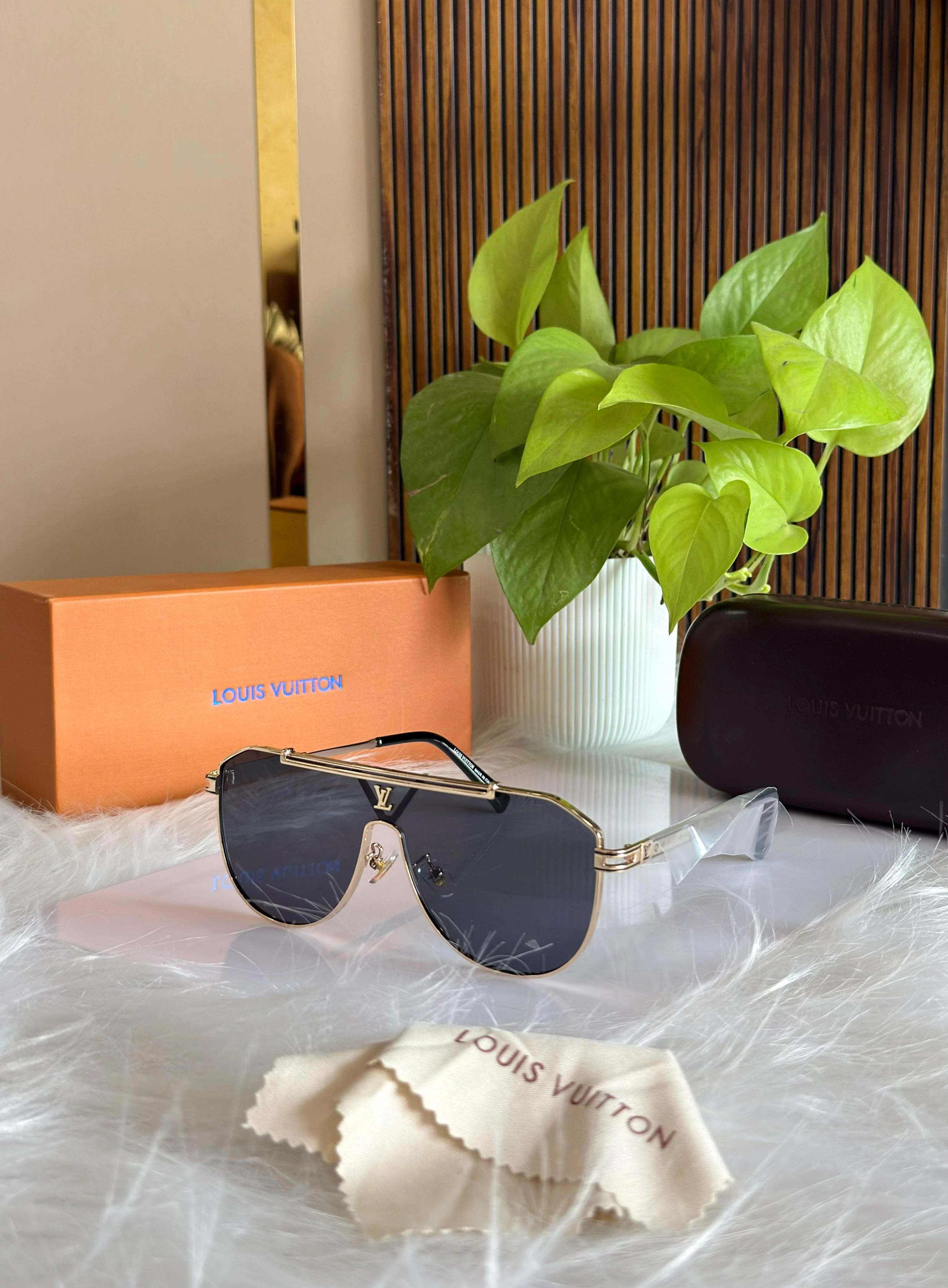 Louis Vuitton LV Aviator Metal Frame Sunglasses - Image 2