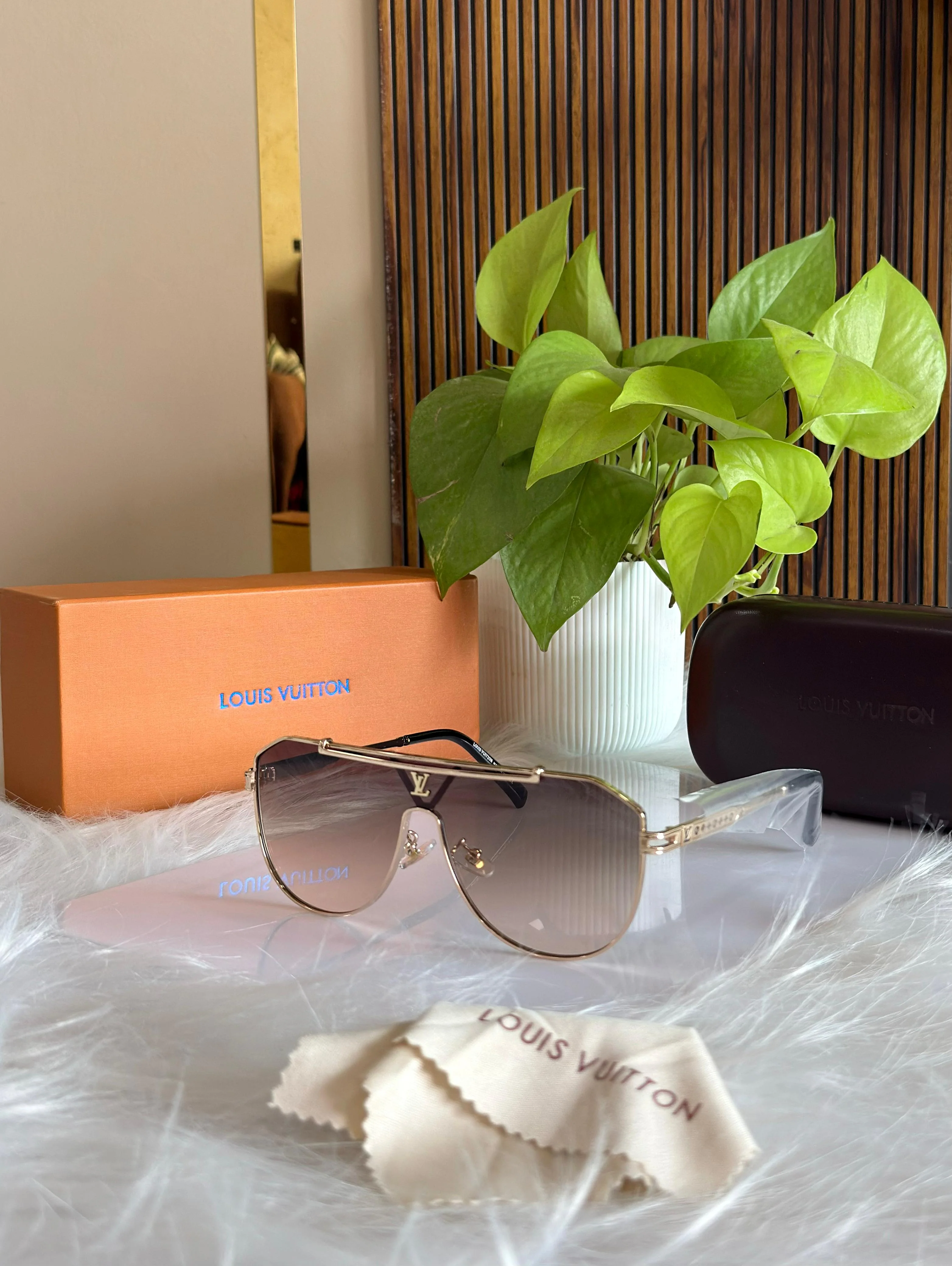 Louis Vuitton LV Aviator Metal Frame Sunglasses - Image 3