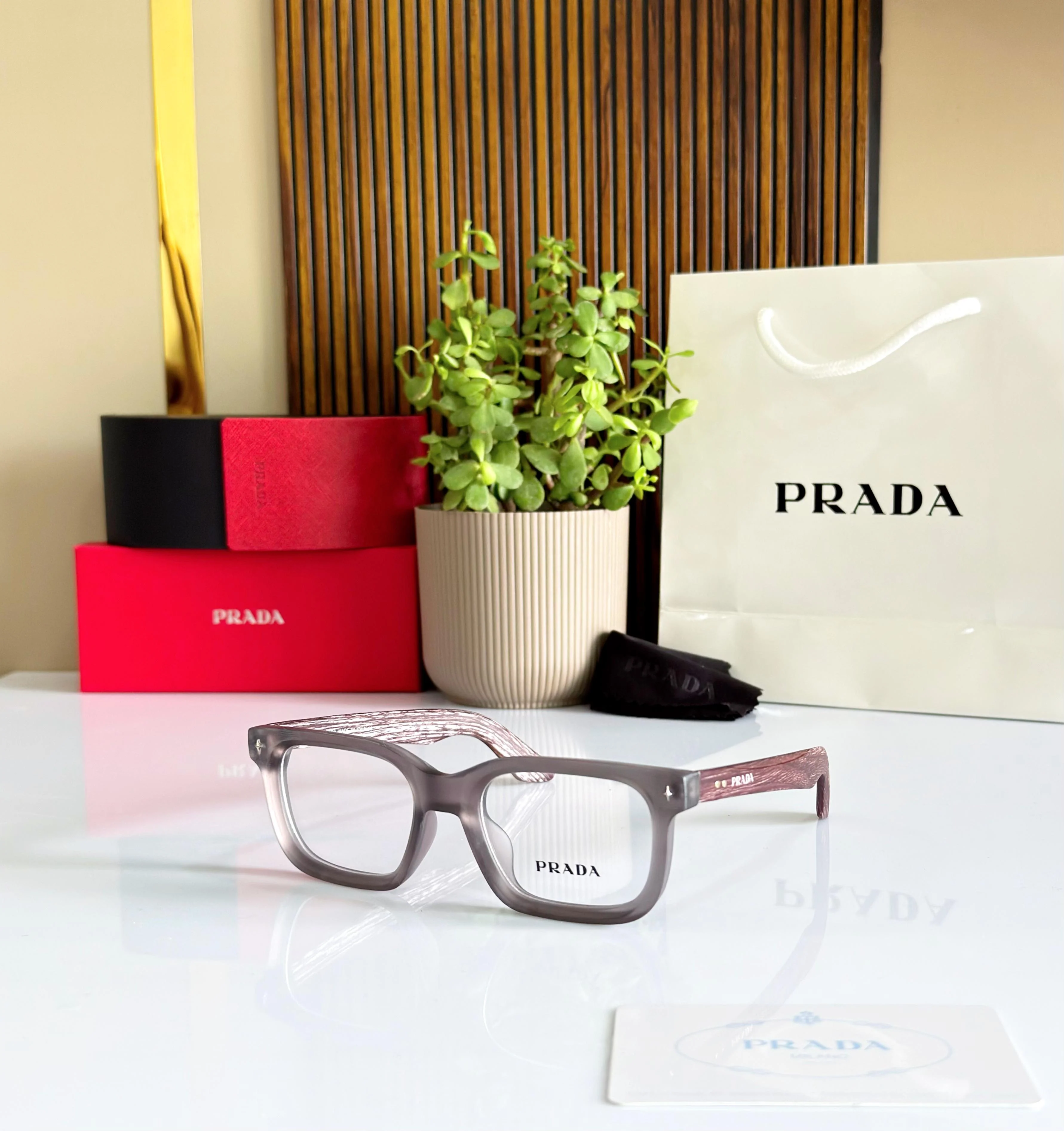 Prada sunglasses-premium quality  frame - Image 3