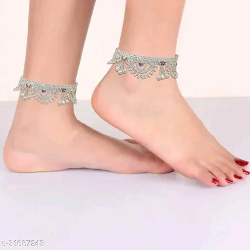 Shimmering Chunky Women’s Silver-Plated Anklets & Toe Rings Set - Image 2