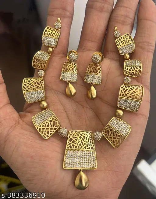 Shimmering Fancy Women's Necklace & Earrings Set - Image 2