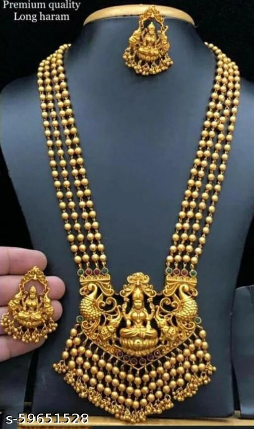 Shimmering Glittering Women Jewellery Set