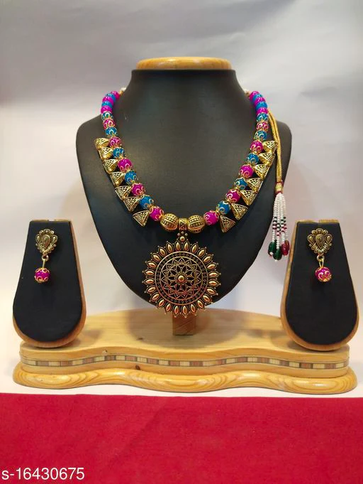 Sizzling Charming Women Necklaces & Chains