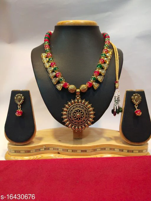 Sizzling Charming Women Necklaces & Chains - Image 2