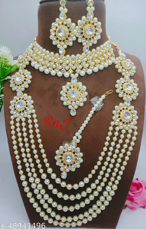 Sizzling Chunky Women Necklaces & Chains - Image 2