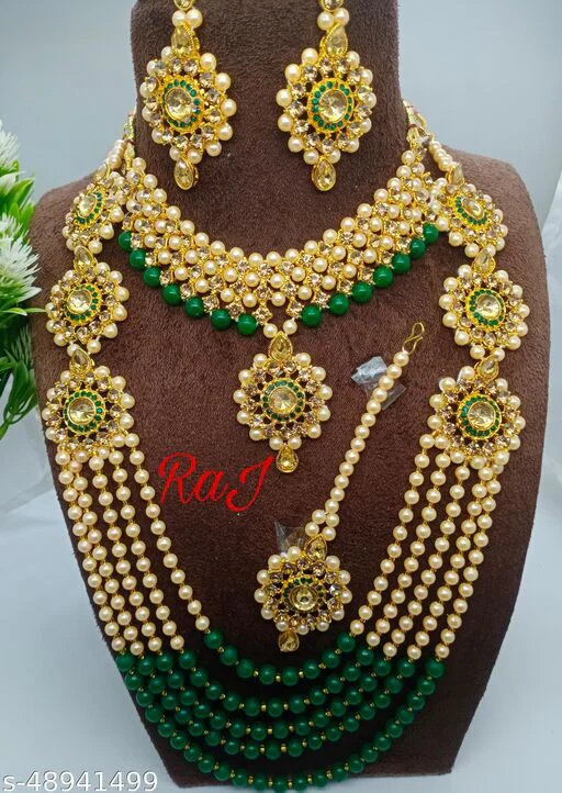 Sizzling Chunky Women Necklaces & Chains - Image 3