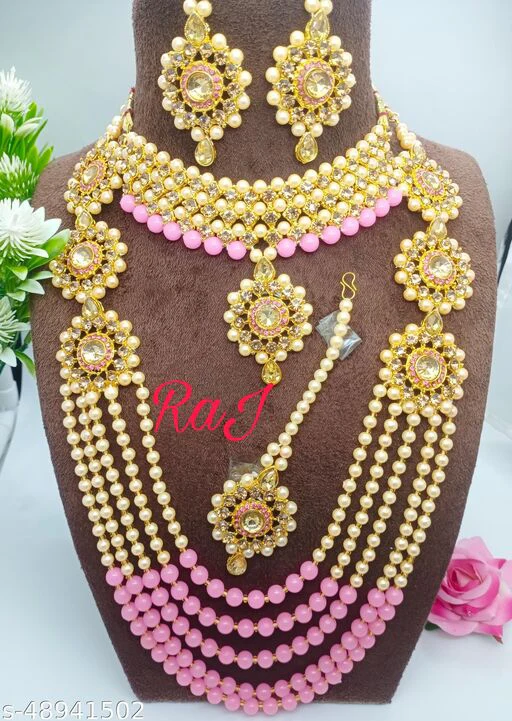 Sizzling Chunky Women Necklaces & Chains - Image 4