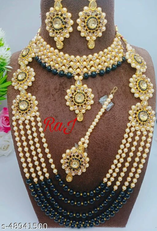Sizzling Chunky Women Necklaces & Chains - Image 5