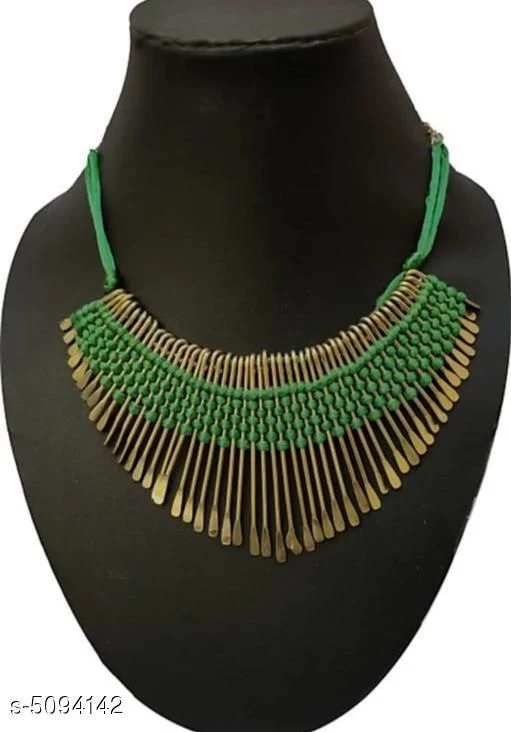 Sizzling Glittering Women Necklaces - Image 5