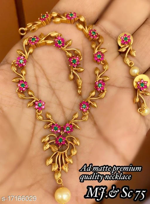 Sizzling Glittering Women Necklaces & Chains