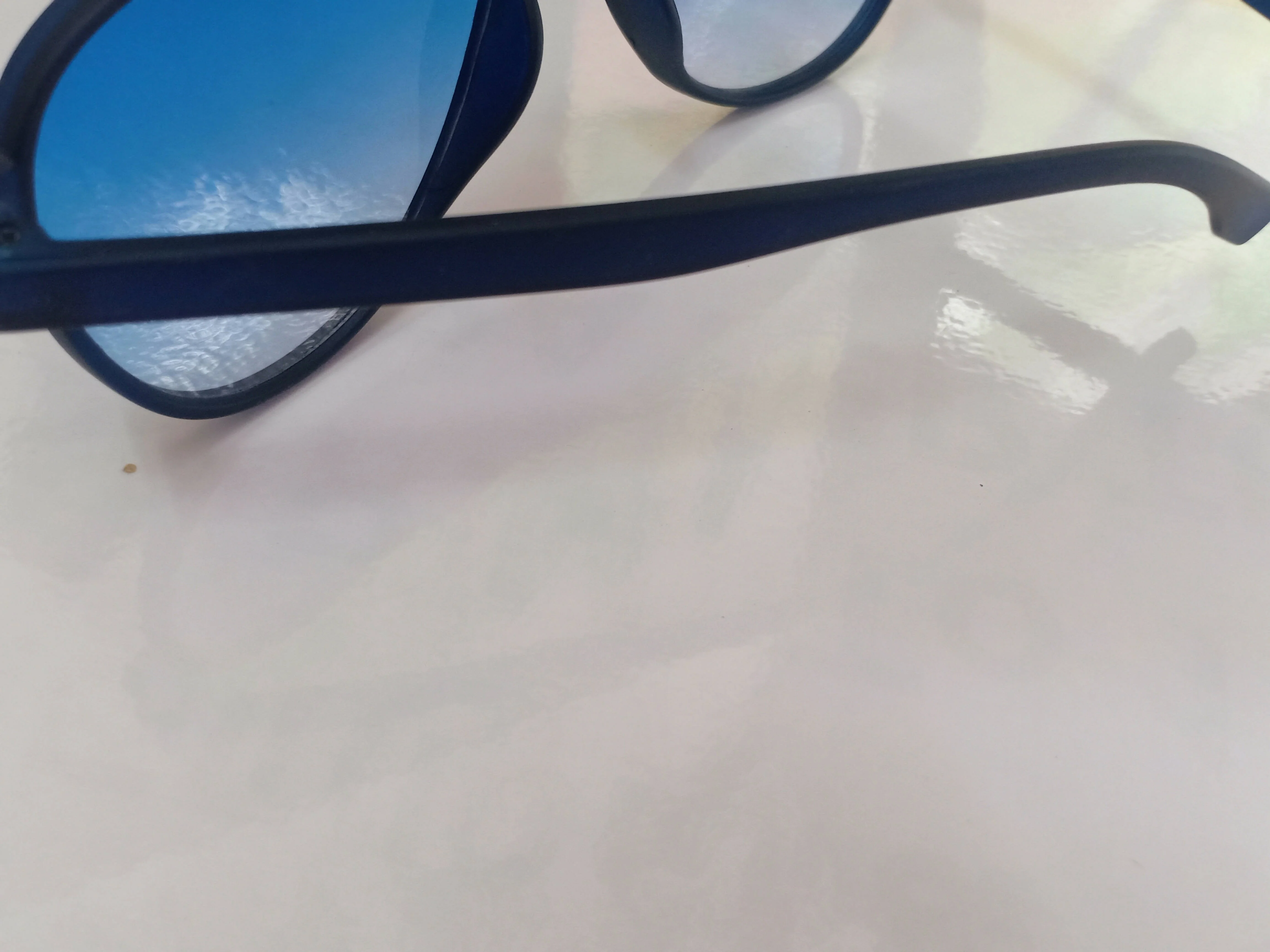 Black Full Frame Quality Sunglasses - Image 2