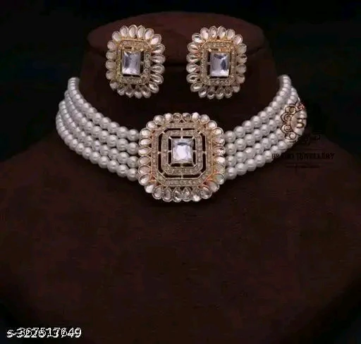 Twinkling Beautiful Gold-Plated Jewellery Set with Cubic Zirconia - Adjustable Choker & Earrings