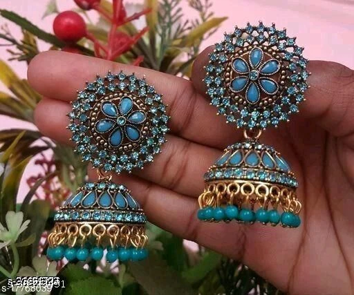 Twinkling Glittering Earrings - Image 4